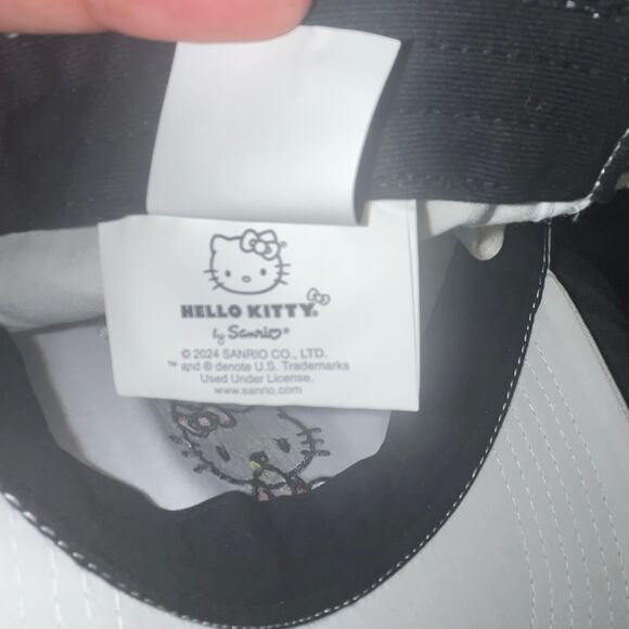 NWT Embroidered Hello Kitty Womens Baseball Cap Adjustable - Picture 4 of 6